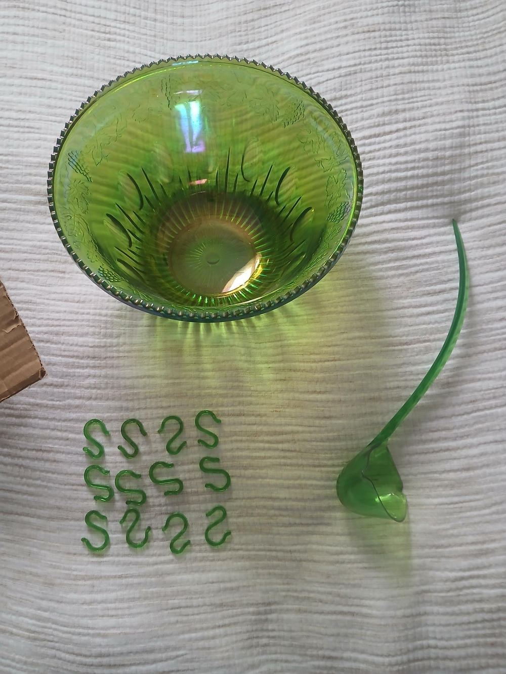 Vintage Indiana Glass Harvest Grape punch bowl-Ladle/S Hooks(No Cups)replacement